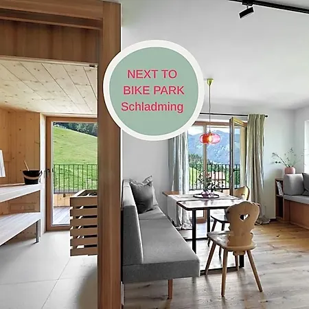 Holzhackerin - The Charming Haus Am Berg