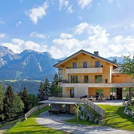 Holzhackerin - The Charming Haus Am Berg 4* Untertauern
