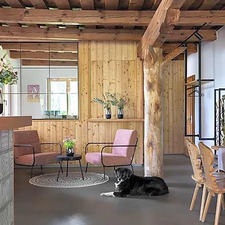 Holzhackerin - The Charming Haus Am Berg