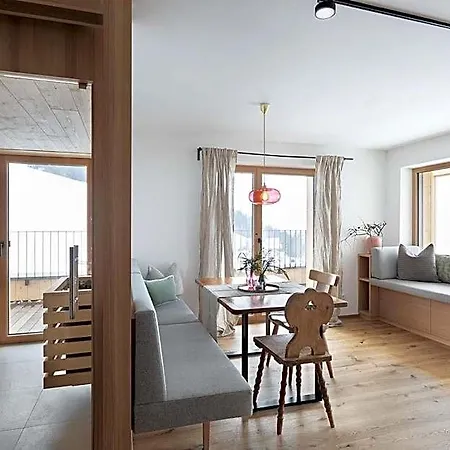 Holzhackerin - The Charming Haus Am Berg Untertauern