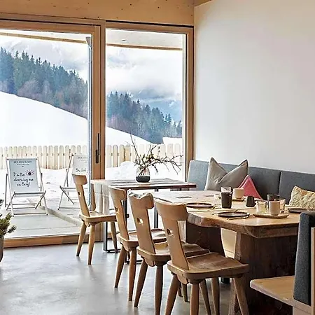 Holzhackerin - The Charming Haus Am Berg