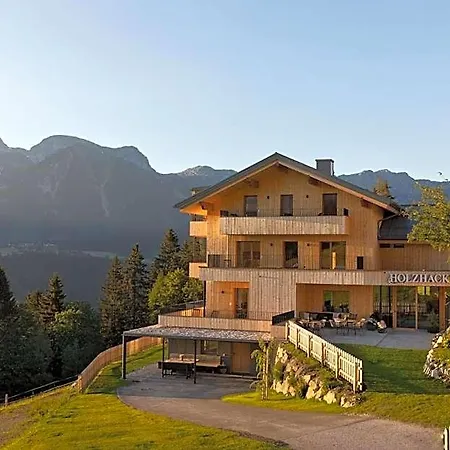 Hotel Holzhackerin - The Charming Haus Am Berg Untertauern