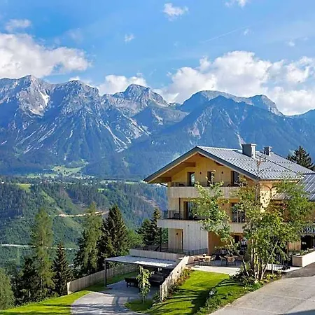 Holzhackerin - The Charming Haus Am Berg Untertauern