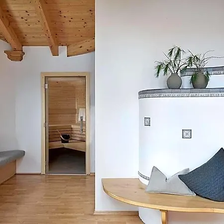Holzhackerin - The Charming Haus Am Berg Untertauern