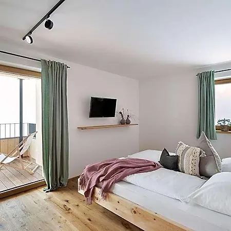 Hotel Holzhackerin - The Charming Haus Am Berg 4*